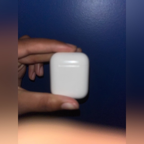 Airpods ‘ only one in case’ works well - Picture 2 of 2